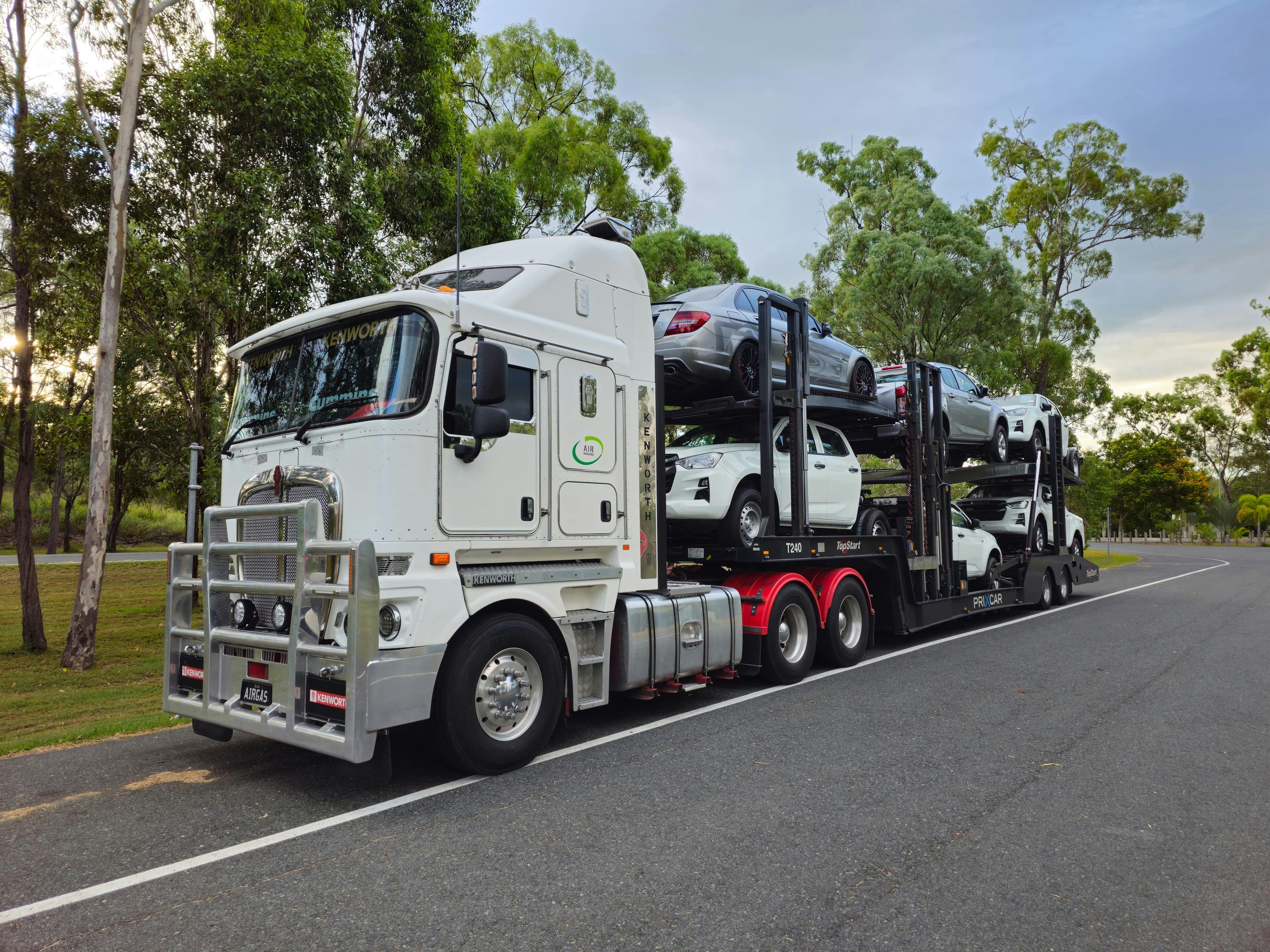Truk pengangkut mobil